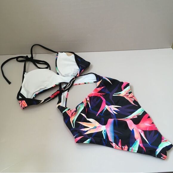 ‎VICTORIA’S SECRET MONOKINI IN BLACK FLORAL - Picture 4 of 5